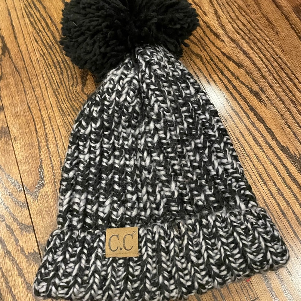 Black and white Pom Pom hat
